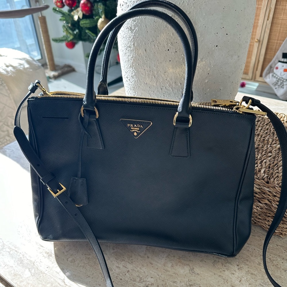 Prada Galleria Saffiano Medium Black Leather Bag